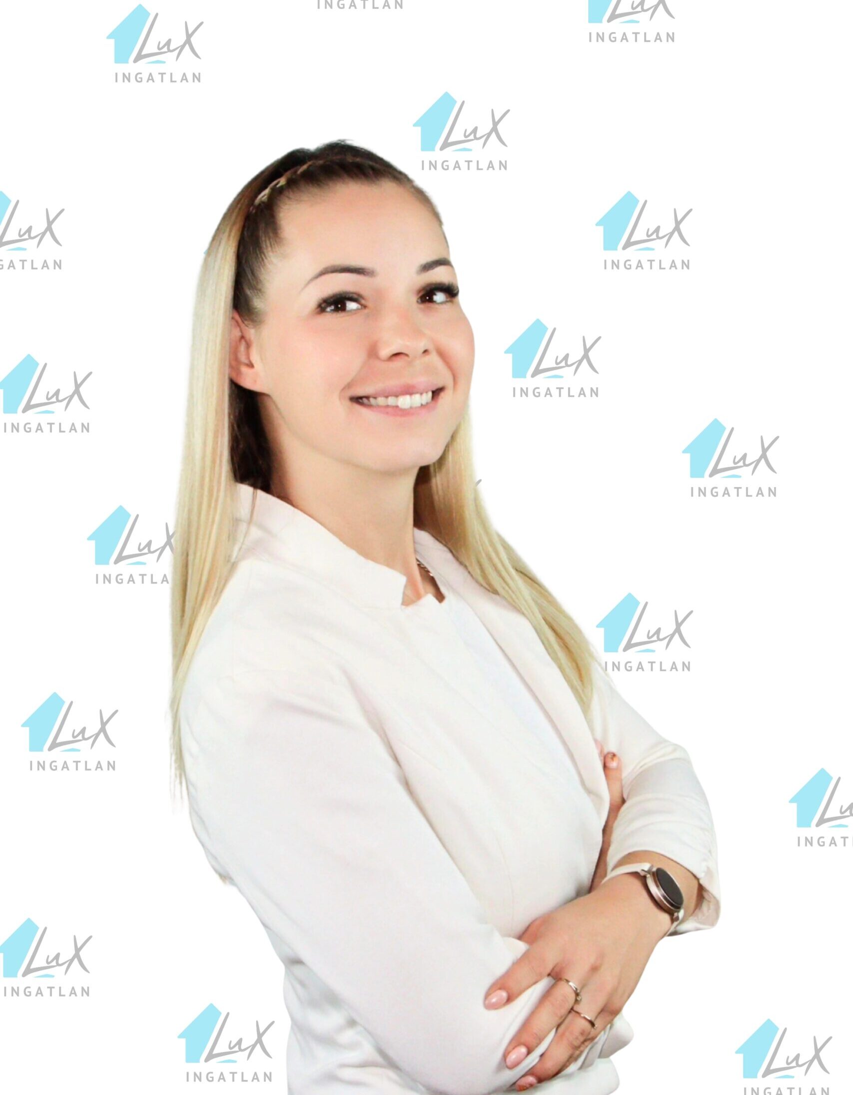 Lux Ingatlaniroda Oroszlány, Tarsoly-Bársony Bettina értékesítő