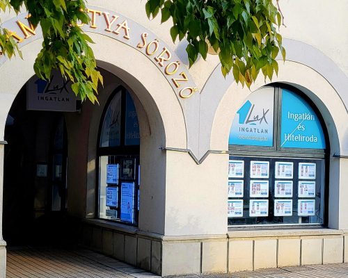 Lux Ingatlaniroda külső fotó